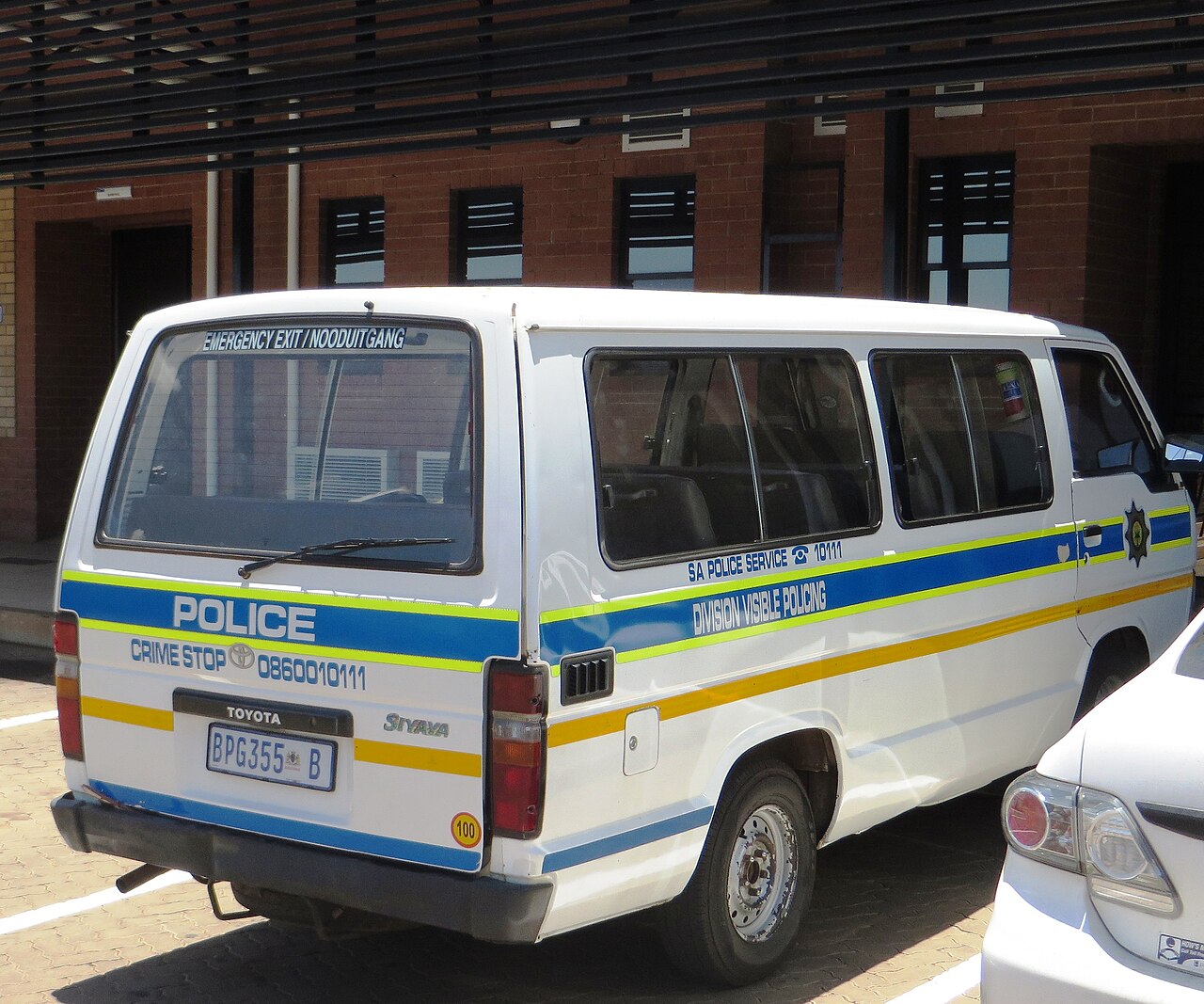 Un vehículo del Servicio de Policía de Sudáfrica (SAPS), la corporación que investiga los dos tiroteos