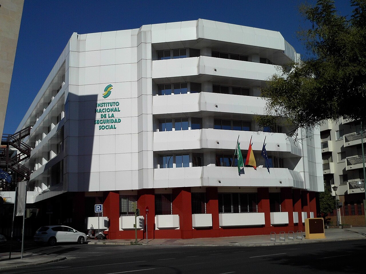 Fachada de la sede del Instituto Nacional de la Seguridad Social (INSS) en la calle Sánchez Perrier de Sevilla