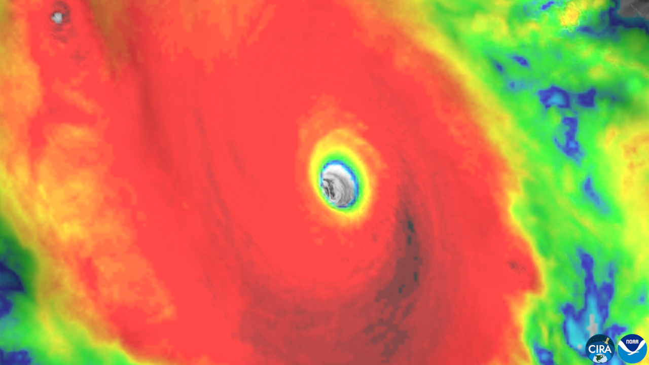 Imagen satelital infrarroja en falso color del huracán Polo, con un ojo pequeño y bien definido, captada el 22 de septiembre de 2026 (CIRA/NOAA)