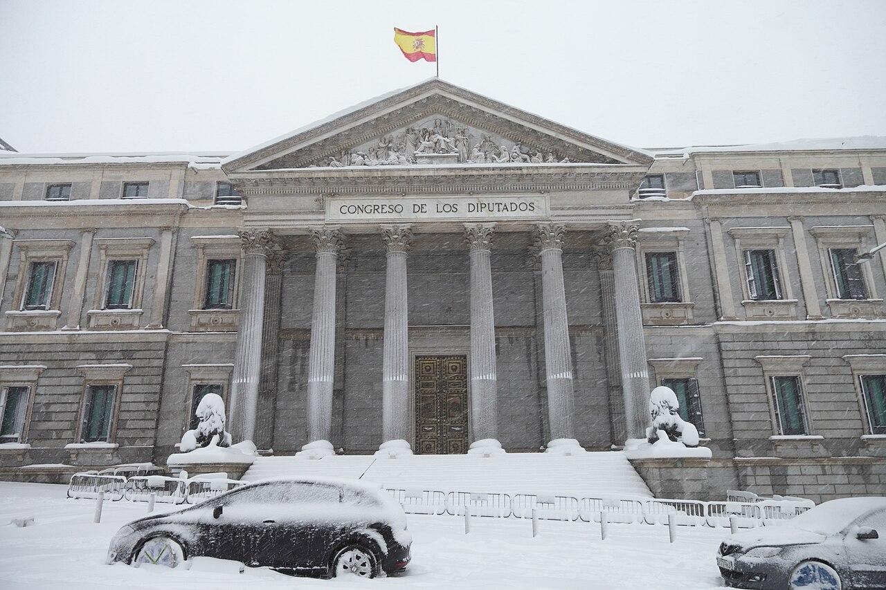 Fachada y entrada del Congreso de los Diputados, en Madrid