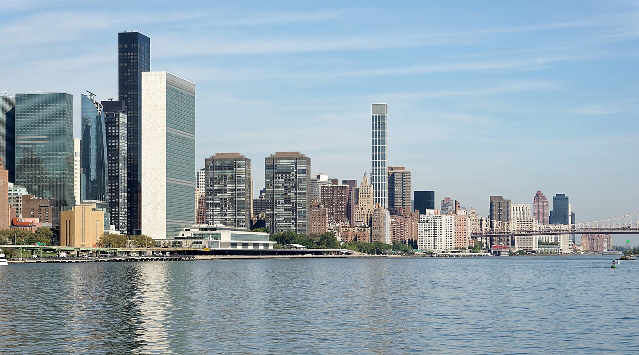 La sede de las Naciones Unidas en Nueva York, vista desde el East River
